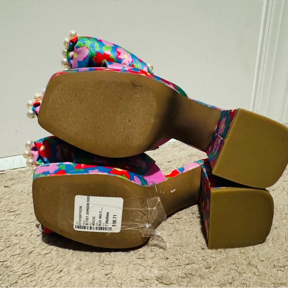 Adorable Betsey Johnson size 7 Maggie blue pink floral bow pearl front sandals - Picture 6 of 6